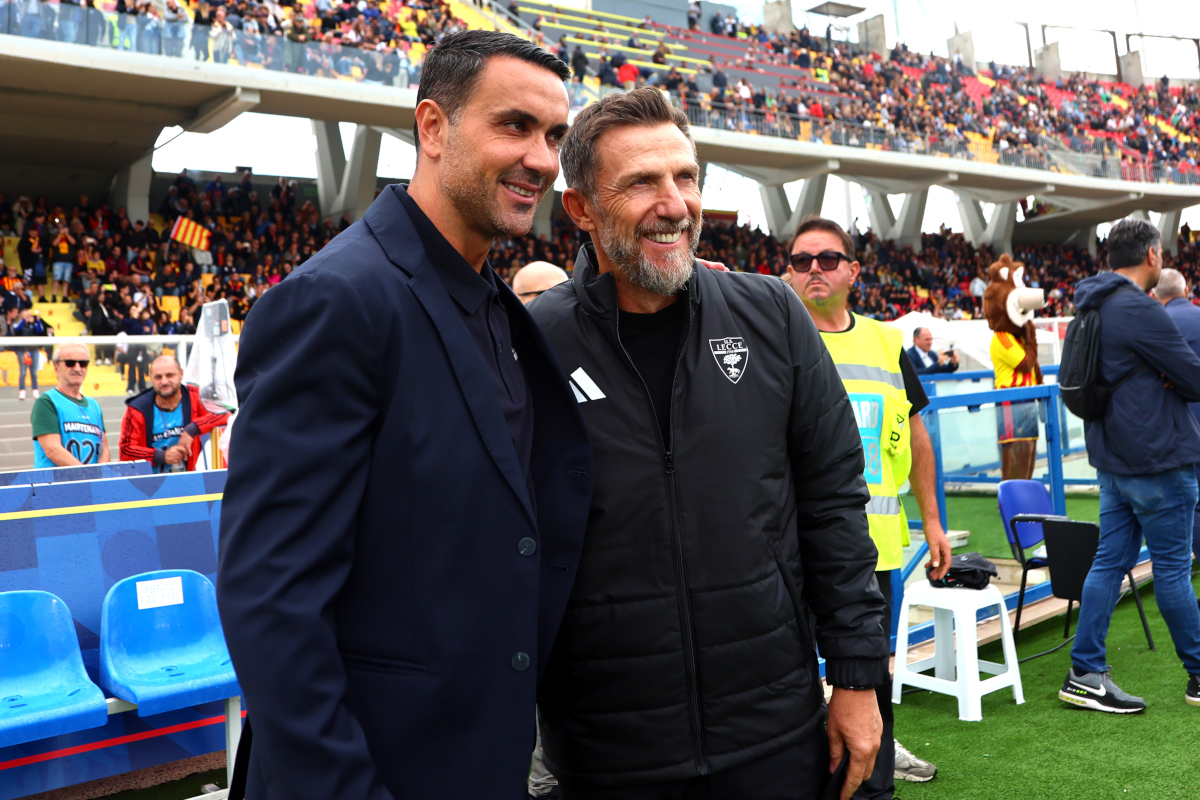 ITÁLIA - 11 DE OUTUBRO: EUA Lecce Eusebio Di Francesco posa com o técnico do Bologna FC, Raffaele Palladino, antes da partida da Série A entre US Lecce e Bologna FC no Stadio Via del Mare em 11 de outubro de 2026 na Itália. (Foto de Maurício Lagana/Getty Images)