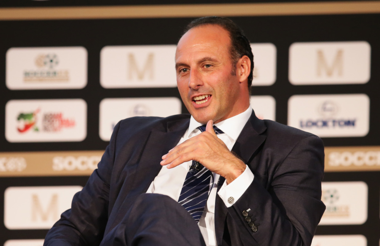 MANCHESTER, INGLATERRA - 27 DE SETEMBRO: Ramon Vega, CEO e fundador da Vega Swiss Asset Management, fala no segundo dia da Convenção Global Soccerex 2016 no Manchester Central Convention Centre em 27 de setembro de 2016 em Manchester, Inglaterra. (Foto de Daniel Smith / Getty Images para Soccerex)