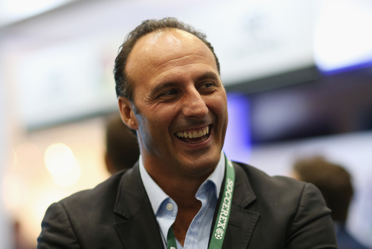 MANCHESTER, INGLATERRA - 27 DE SETEMBRO: Raman Vega, CEO e fundador da Vega Swiss Asset Management participa do segundo dia da Convenção Global Soccerex 2016 no Manchester Central Convention Centre em 27 de setembro de 2016 em Manchester, Inglaterra. (Foto de Barrington Coombs/Getty Images para Soccerex)