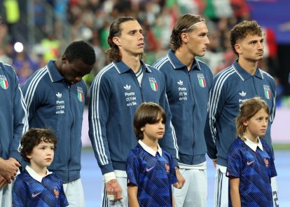 PARIS, FRANCE - OCTOBER 02: Riccardo Calafiori, Pio Esposito and Sebastiano Esposito of Italy looks on alongside teammates before the UEFA Nations League 2026/27 group phase match between France and Italy at Stade de France on October 02, 2026 in Paris, France. (Photo by Pauline Figuet/Getty Images)