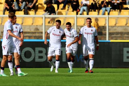ITALY - OCTOBER 11: Riccardo Orsolini of Bologna FC celebrates after scoring his team's opening goal during the Serie A match between US Lecce and Bologna FC at Stadio Via del Mare on October 11, 2026 in Italy. (Photo by Maurizio Lagana/Getty Images)