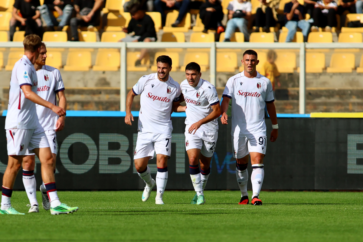 ITÁLIA - 11 DE OUTUBRO: Riccardo Orsolini do Bologna FC comemora depois de marcar o gol de abertura de seu time durante a partida da Série A no Stadio Via del Mar em 11 de outubro de 2026 na Itália. (Foto de Maurício Lagana/Getty Images)