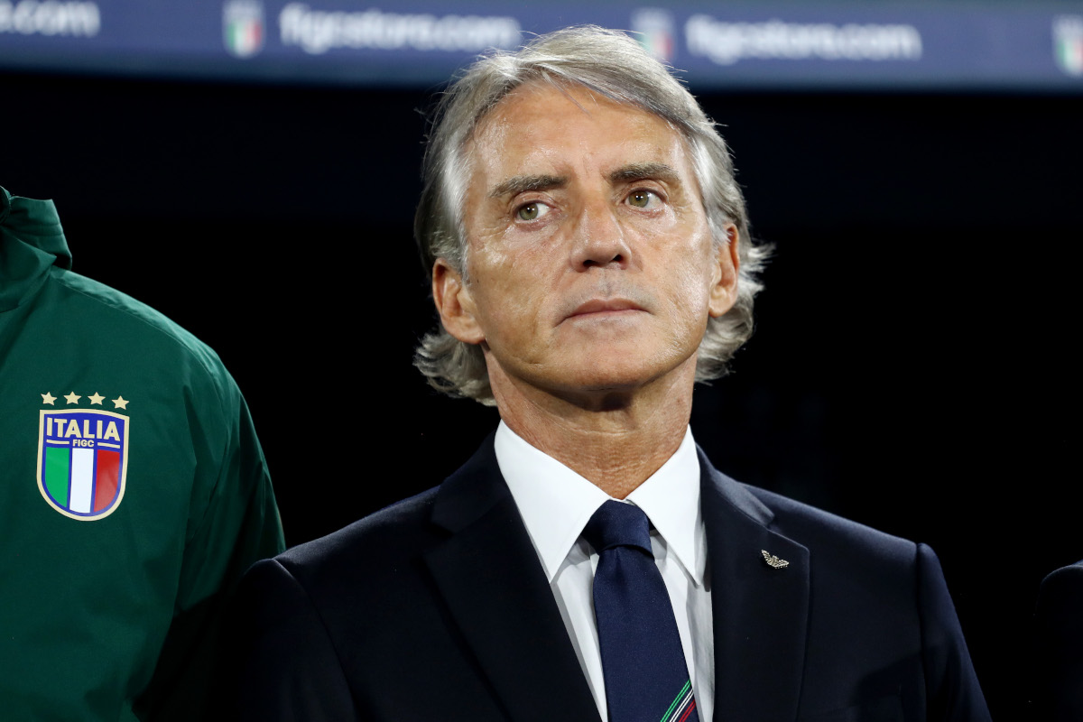 BOLONHA - 05 DE OUTUBRO: O técnico da Itália, Roberto Mancini, assiste à partida da fase de grupos da UEFA Nations League 2026/27 entre Itália e Turquia no Estádio Renato Dall'Ara em 05 de outubro de 2026 em Bolonha. (Foto de Marco Luzzani/Getty Images)