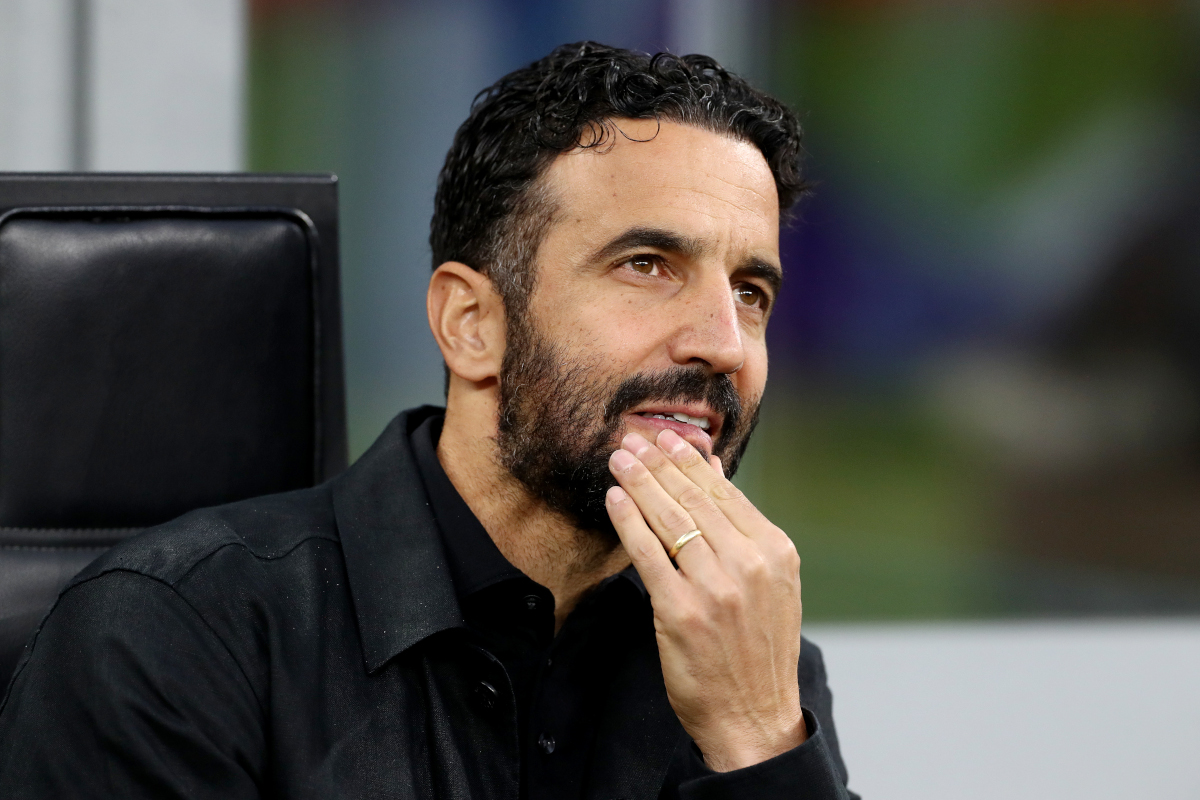 ITÁLIA - 18 DE OUTUBRO: Ruben Amorim, técnico do AC Milan, assiste à partida da Série A entre AC Milan e Atalanta PC no Stadio Giuseppe Mezza em 18 de outubro de 2026 na Itália. (Foto de Marco Luzani/Getty Images)