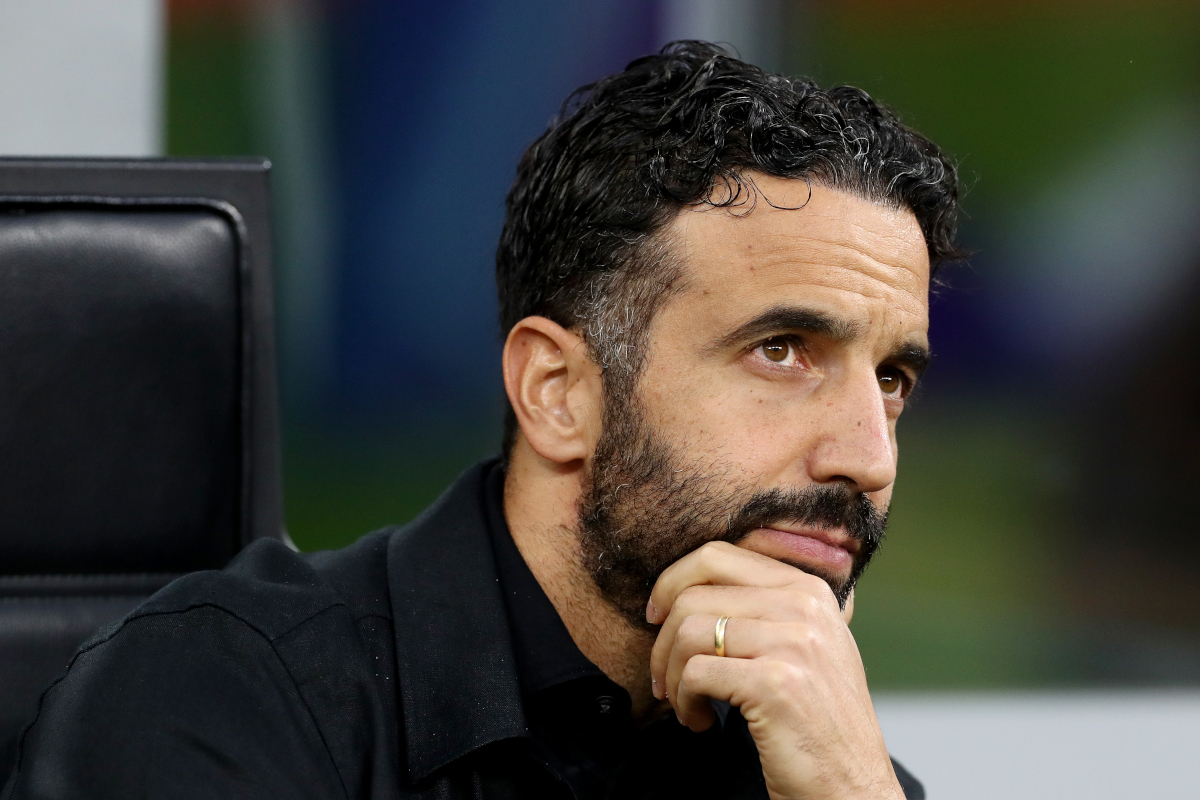 ITÁLIA - 18 DE OUTUBRO: Ruben Amorim, técnico do AC Milan, assiste à partida da Série A entre AC Milan e Atalanta PC no Stadio Giuseppe Mezza em 18 de outubro de 2026 na Itália. (Foto de Marco Luzani/Getty Images)