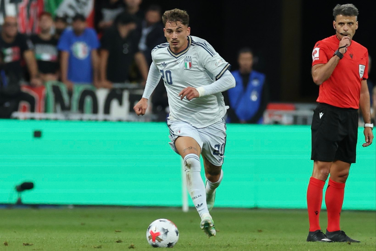 Sebastiano Esposito joga pela Itália contra a França na Liga das Nações MD3 (@azzurri)