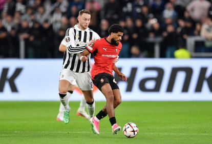 TURIN, ITALY - OCTOBER 22: Mahdi Camara of Stade Rennais FC is challenged by Teun Koopmeiners of Juventus during the UEFA Europa League 2026/27 League Phase MD3 match between Juventus and Stade Rennais FC at Juventus Stadium on October 22, 2026 in Turin, Italy. (Photo by Valerio Pennicino/Getty Images)
