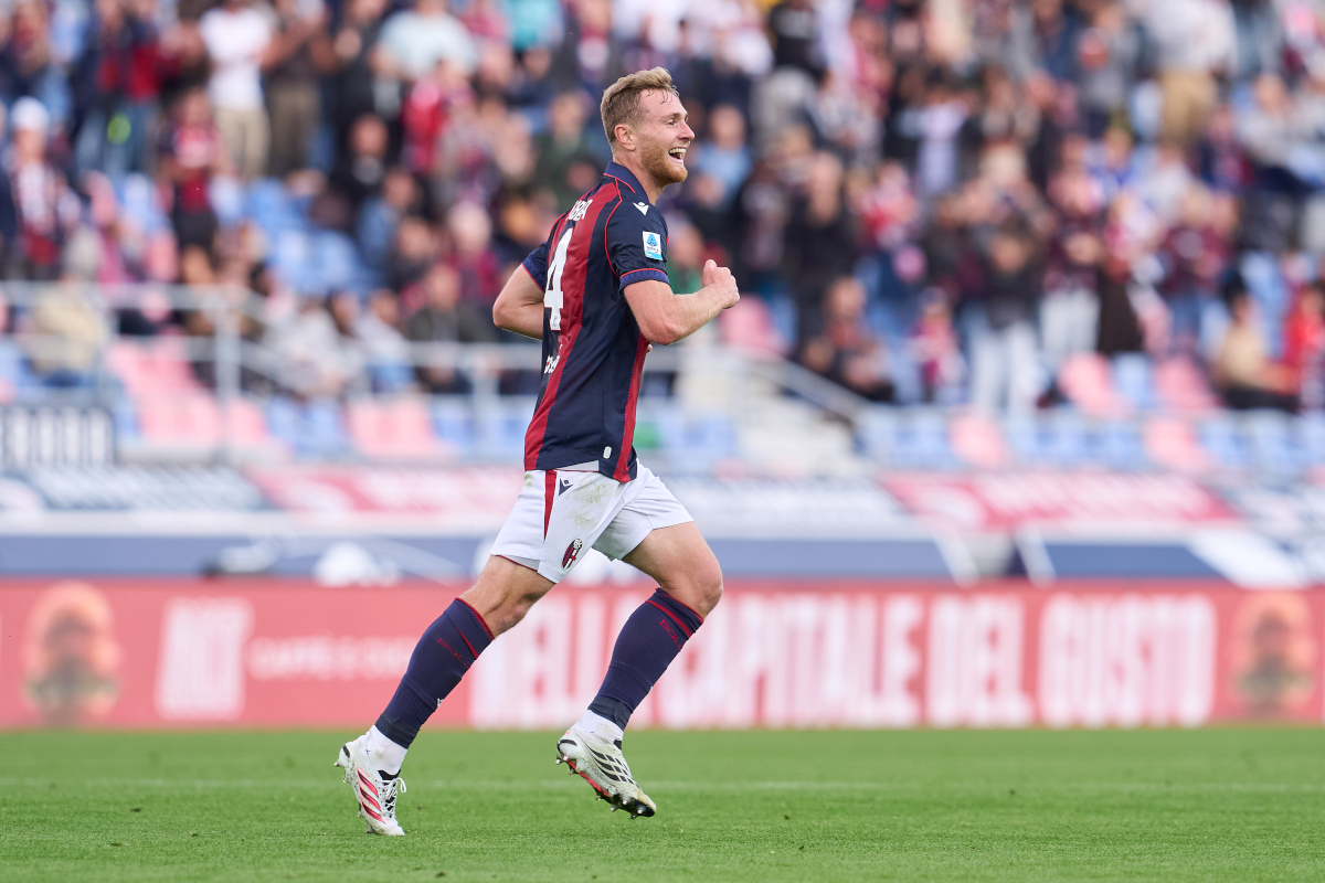 ITÁLIA - 31 DE OUTUBRO: Tommaso Popeca do Bologna FC comemora marcar o primeiro gol de seu time durante a partida da Série A entre Bologna FC e AC Monza no Stadio Renato Dal Ara em 31 de outubro de 2026 na Itália. (Foto de Emmanuel Ciancaglini/Getty Images)