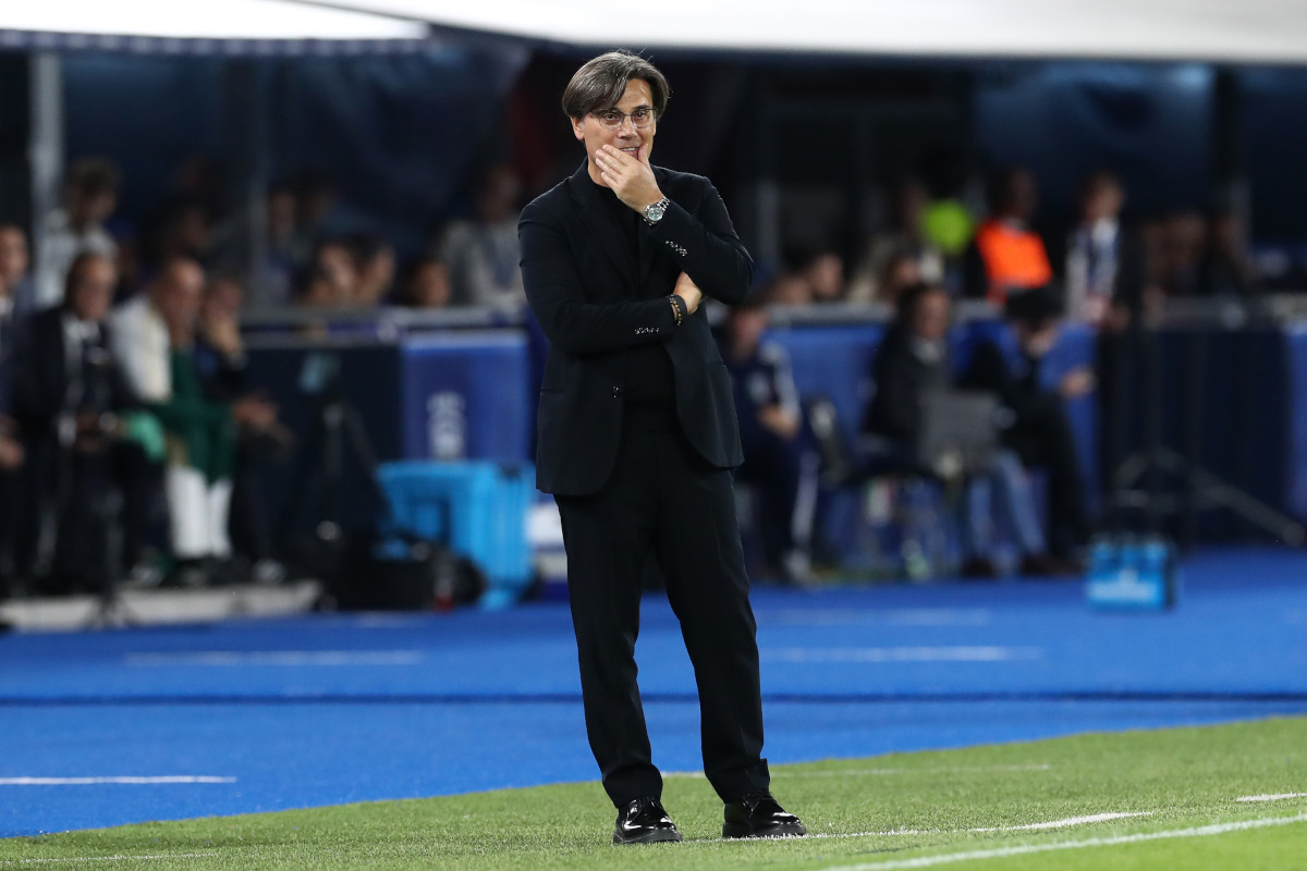 BOLONHA - 05 DE OUTUBRO: Vincenzo Mandella, técnico da Turquia, reage durante a partida do grupo da Liga das Nações 2026/27 da UEFA entre Itália e Turquia, no Estádio Renato Dal Ara, em 5 de outubro de 2026, em Bolonha. (Foto de Marco Luzzani/Getty Images)