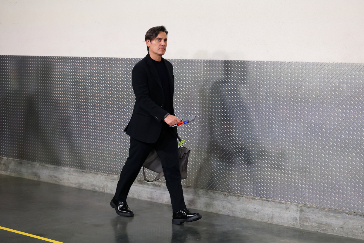 INGLEWOOD, CALIFÓRNIA - 25 DE JUNHO: O técnico da Turquia, Vincenzo Montella, chega a campo antes da partida do Grupo D da Copa do Mundo FIFA 2026 de 2026 entre Turquia e EUA no Estádio de Los Angeles em 25 de junho de 2026 em Inglewood, Califórnia. (Foto de Jamie Squire/Getty Images)