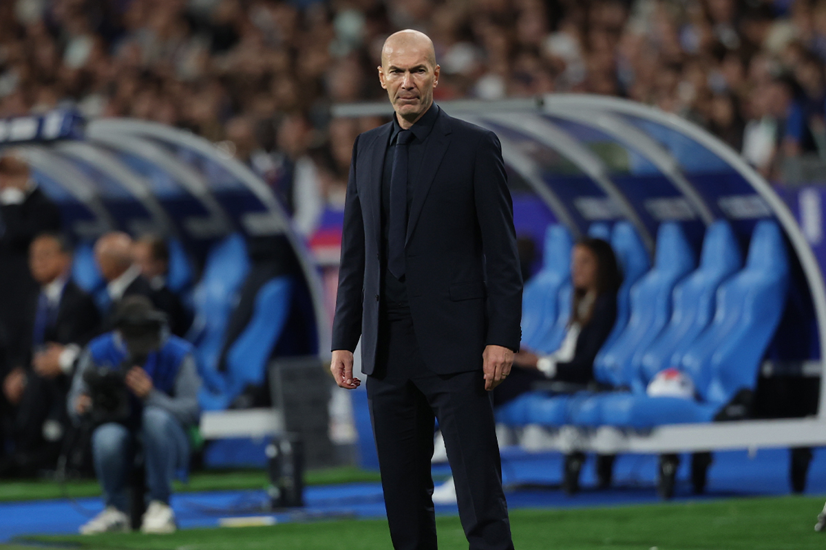 O técnico da França, Zinedine Zidane, na linha lateral durante a partida da Liga das Nações contra a Itália, em Paris (@equipedefrance)