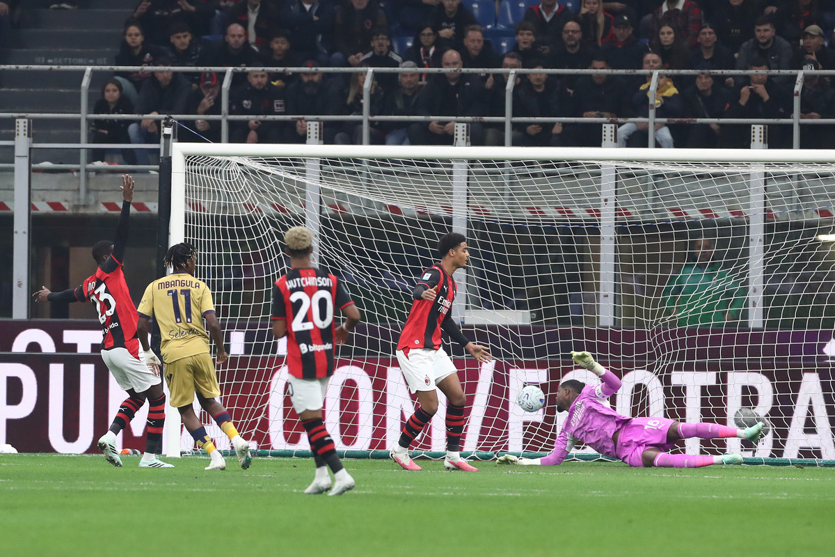 ITALY - OCTOBER 28: Samuel Mbangula of Bologna FC 1909 scores his team’s first goal during the Serie A match between AC Milan and Bologna FC at Stadio Giuseppe Meazza on October 28, 2026 in Italy. (Photo by Marco Luzzani/Getty Images)