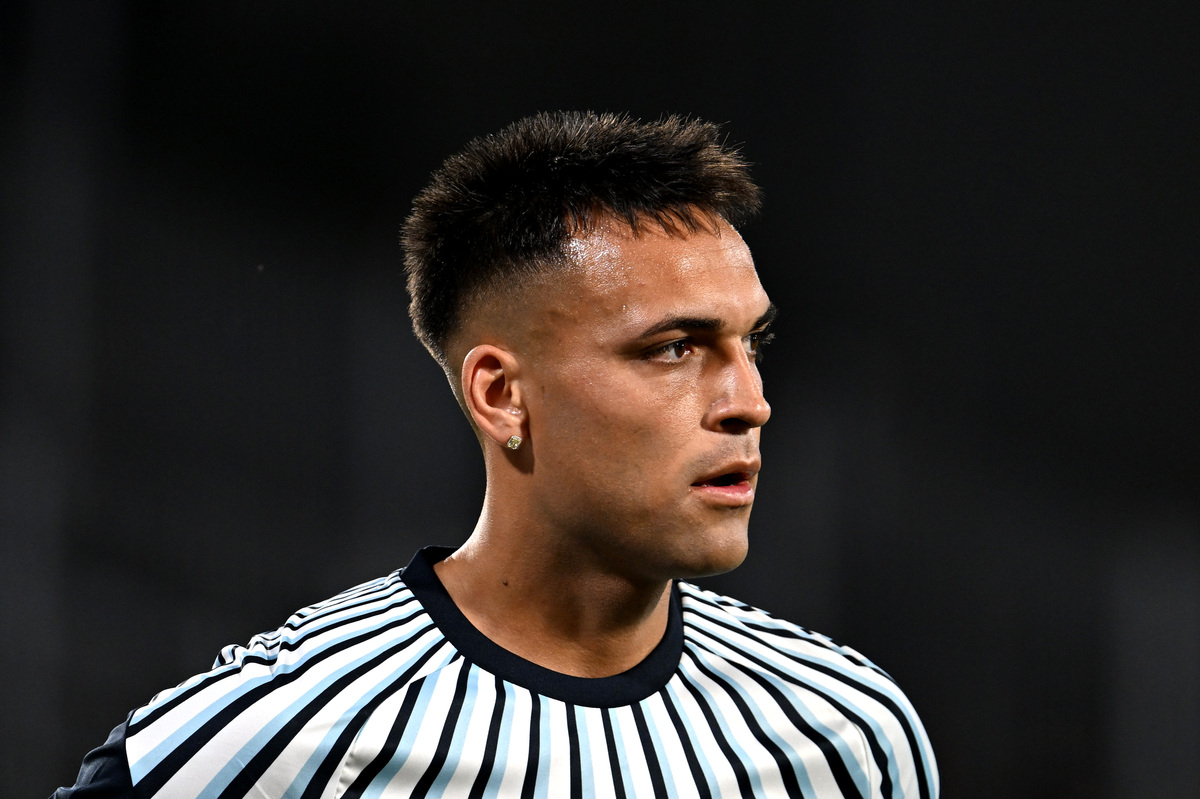 CÓRDOBA, ARGENTINA - 30 DE SETEMBRO: Lautaro Martinez da Argentina se aquece antes do amistoso internacional entre Argentina e Bolívia no Estádio Mario Alberto Campos em 30 de setembro de 2026 em Córdoba, Argentina. (Foto de Luciano Bisbal/Getty Images)