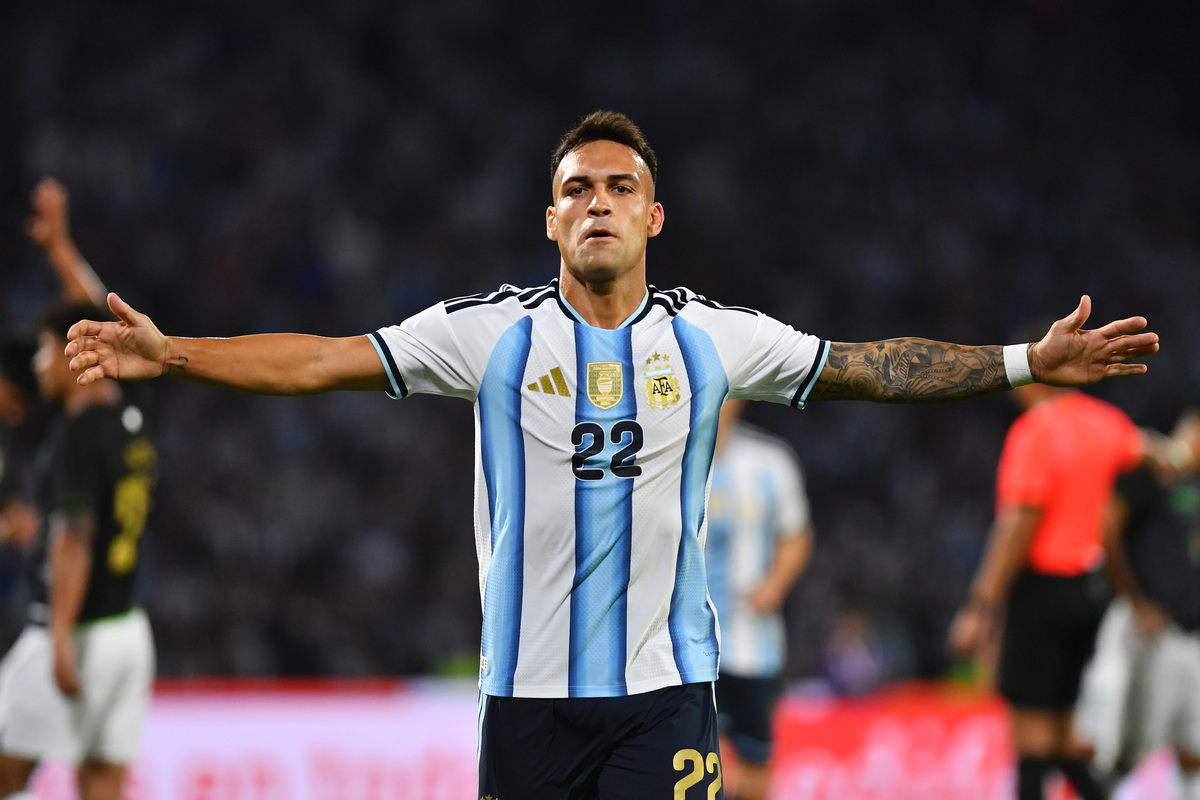 CÓRDOBA, ARGENTINA - 30 DE SETEMBRO: Lautaro Martinez da Argentina comemora o primeiro gol de seu time durante o amistoso internacional entre Argentina e Bolívia no Estádio Mario Alberto Kemps em 30 de setembro de 2026 em Córdoba, Argentina. (Foto de Hernan Cortes/Getty Images)