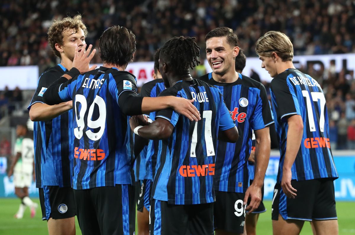BERGAMO, ITÁLIA - 12 DE OUTUBRO: Nikola Kristovic do Atalanta PC comemora seu terceiro gol durante a partida da Série A entre Atalanta PC e Venezia FC no Stadio Atleti Azzurri d'Italia em 12 de outubro de 2026 em Bérgamo, Itália. (Foto de Marco Luzani/Getty Images)