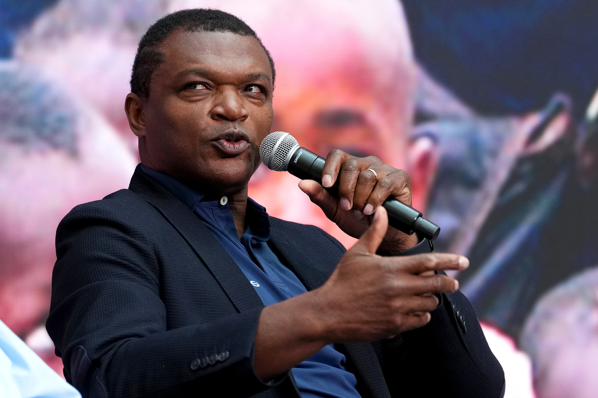 MADRID, ESPANHA - 03 DE MARÇO: Marcel Desailly, membro da Laureus Academy, participa das perguntas e respostas sobre a reação das nomeações durante o anúncio das nomeações do Laureus World Sports Awards 2026 na Real Casa de Correos em 3 de março de 2026 em Madrid, Espanha. (Foto de Angel Martinez/Getty Images Laurus World Sports Awards Ltd) (Itália)