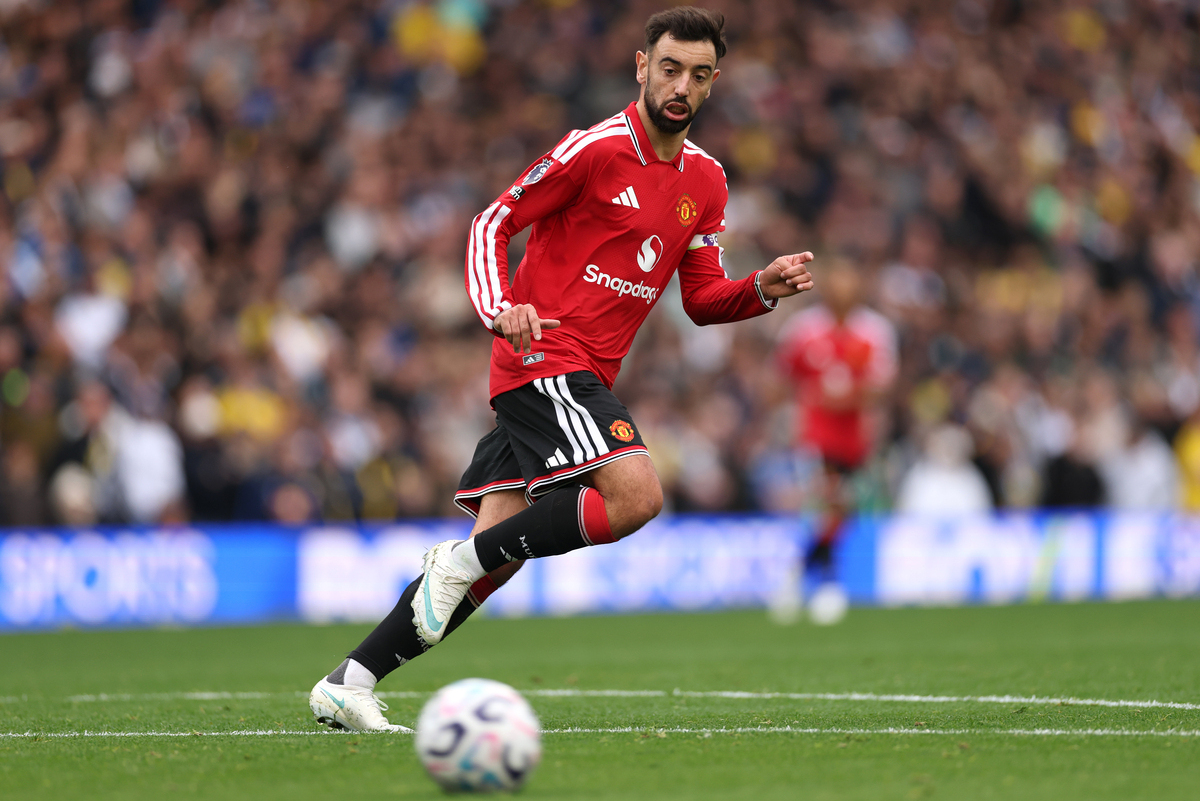 LEEDS, ENGLAND - OCTOBER 18: Bruno Fernandes of Manchester United in action during the Premier League 2026/27 match between Leeds United and Manchester United at Elland Road on October 18, 2026 in Leeds, England. (Photo by Stu Forster/Getty Images)