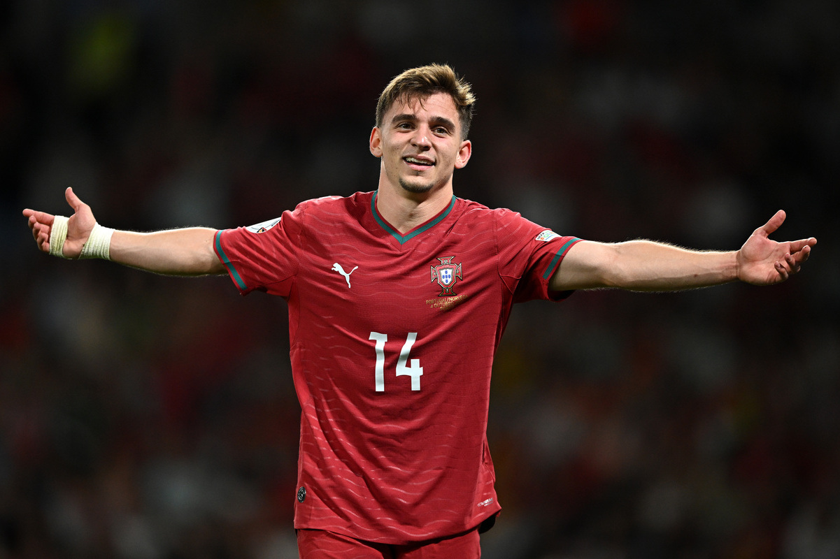 PORTO, PORTUGAL - OUTUBRO 04: Francisco Conceição de Portugal reage após cartão vermelho durante a partida da fase de grupos da UEFA Nations League 2026/27 entre Portugal e Noruega no Estádio do Drago em 04 de outubro de 2026 no Porto, Portugal. (Foto de Octavio Pazos/Getty Images)