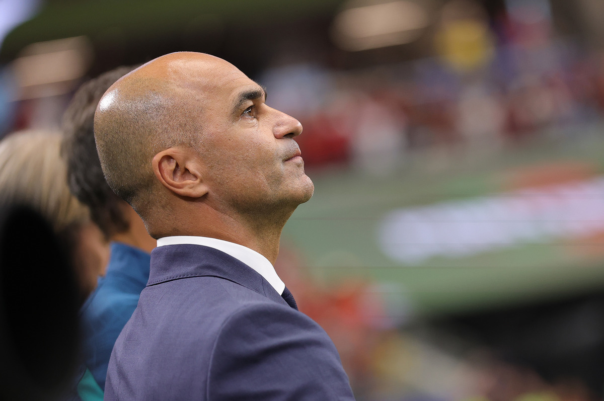 ARLINGTON, TEXAS - 06 DE JULHO: Roberto Martinez, técnico de Portugal, assiste à partida das oitavas de final da Copa do Mundo FIFA 2026 entre Portugal e Espanha no Dallas Stadium em 06 de julho de 2026 em Arlington, Texas. (Foto de Alex Slitz/Getty Images)