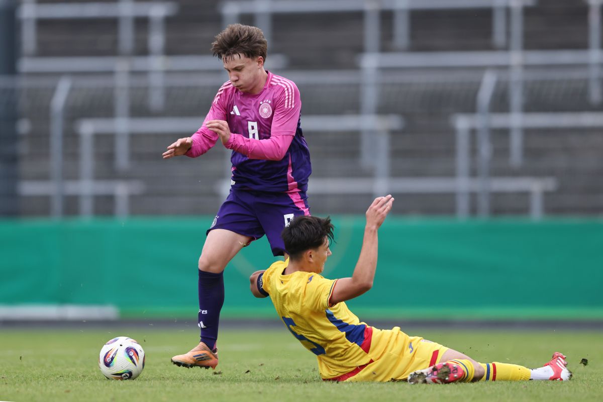 ESSEN, GERMANY - OCTOBER 11: Darius Rosiu of Romania challenges Niko Ilicevic of Germany during the U16 friendly match between U16 Germany and U16 Romania at Stadion Uhlenkrug on October 11, 2025 in Essen, Germany. (Photo by Christof Koepsel/Getty Images for DFB)