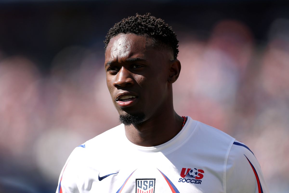 SEATTLE, WASHINGTON - JULHO 06: Folarin Balogun # 20 dos EUA observa antes da partida das oitavas de final da Copa do Mundo FIFA 2026 entre EUA e Bélgica no Seattle Stadium em 06 de julho de 2026 em Seattle, Washington. (Foto de Luke Hales/Getty Images)